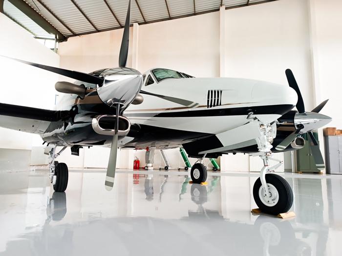 Hangar / shop gloss floor